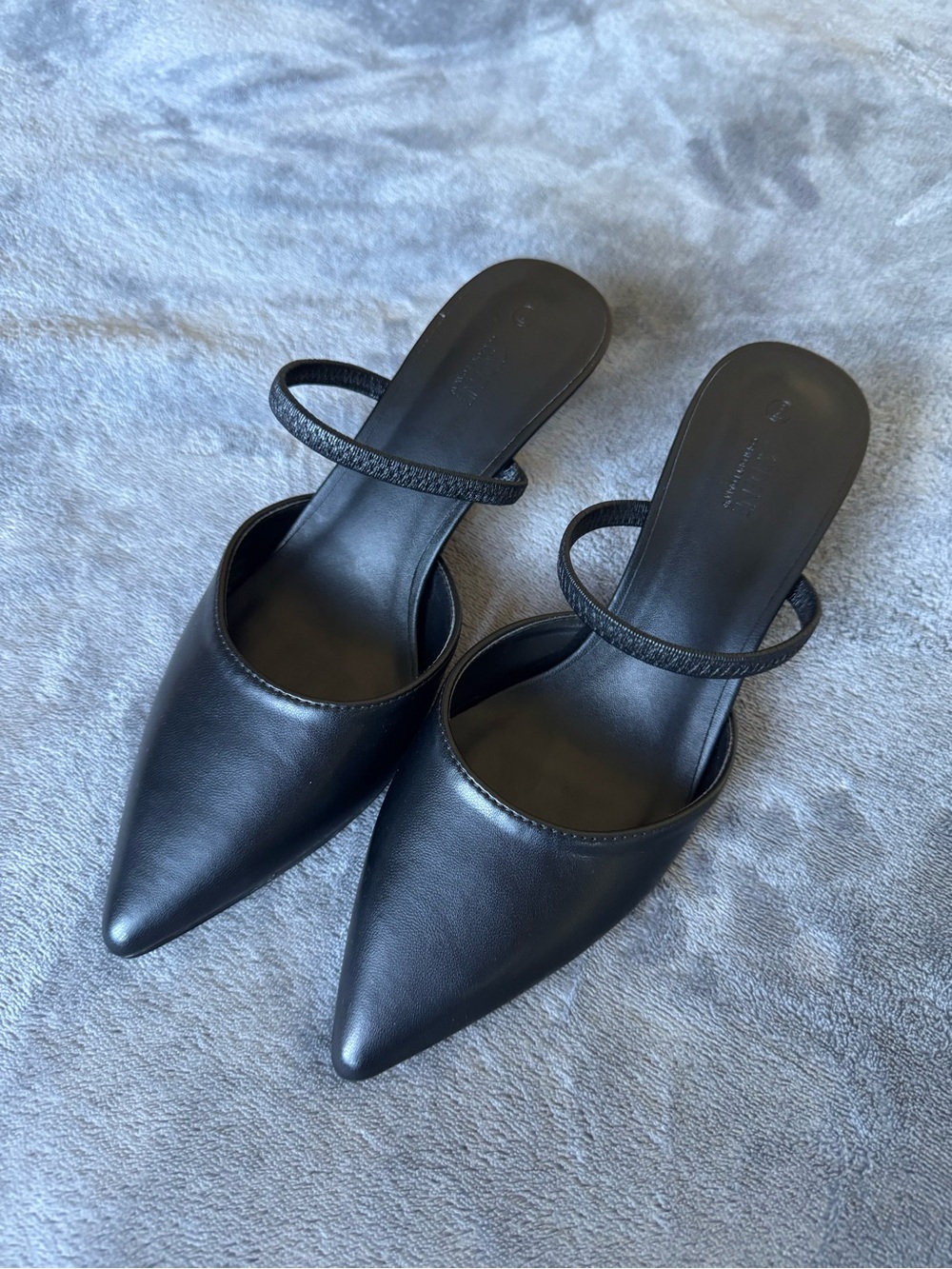 Two way pointed toe mid heel